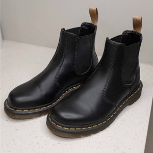 Dr. Martens Vegan 2976 Felix Chelsea Boots Women’s Size 7